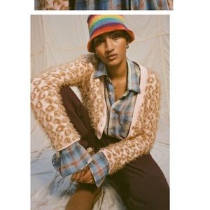 Urban Outfitters Cropped Print Sweater 🐆